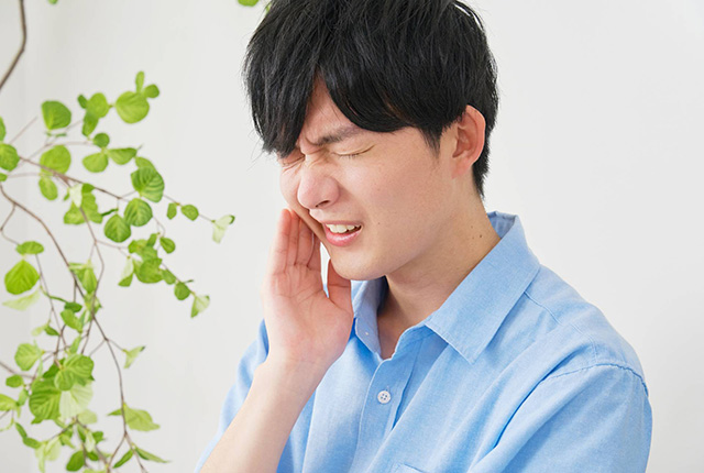 歯痛がする男性